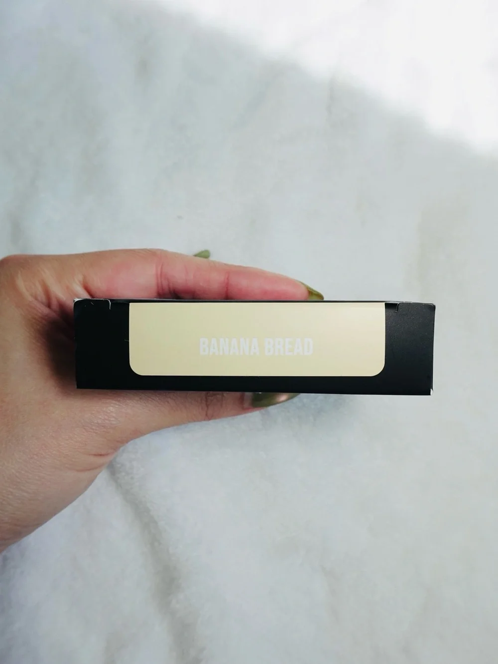 Huda Beauty Easy Bake n Snatch Pressed Brightening n Setting Powder Banana Bread